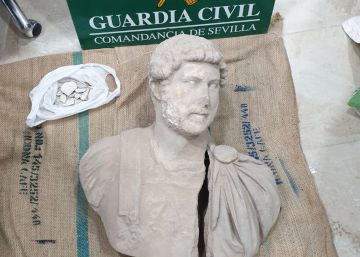 Adriano seguía en casa