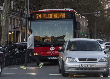 TMB rectifica i habilitarà un autobús entre Fondo i Clot