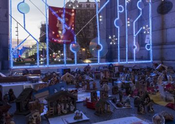 El Ayuntamiento devuelve a la Puerta de Alcalá el belén que retiró Carmena