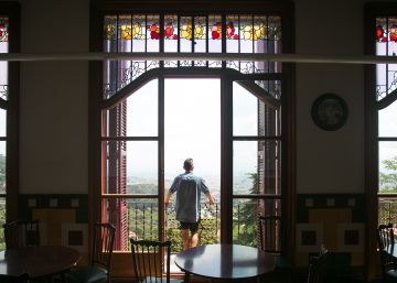 Veïns de Vallvidrera lluiten per evitar que un edifici emblemàtic es converteixi en un hotel de luxe