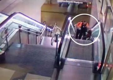 Dos vigilantes de seguridad dan una paliza a un hombre negro en la estación de Avenida de América