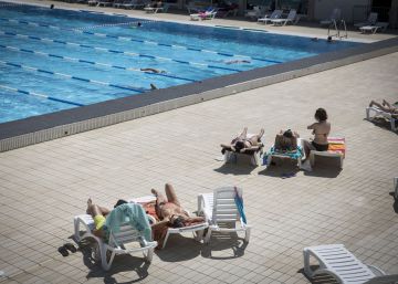 Las piscinas de Barcelona no pueden vetar el ‘topless’ Las piscinas de Barcelona no pueden vetar el ‘topless’