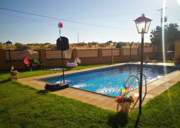 15 euros por medio día de piscina alquilada