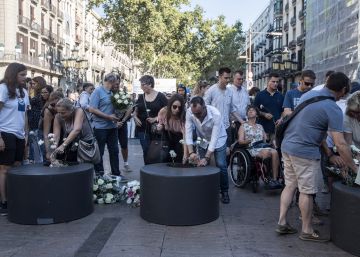 Homenatge en silenci a les víctimes del 17-A