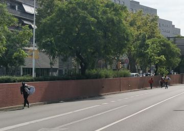 Manteros que huían de la policía obligan a cortar la Ronda Litoral de Barcelona