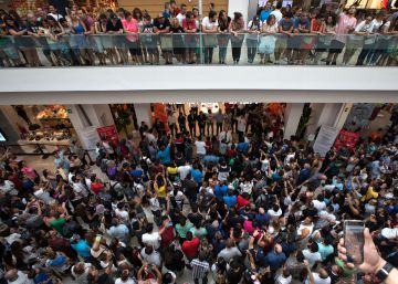 Inauguração da primeira loja física do AliExpress na Europa tem fila de 48 horas