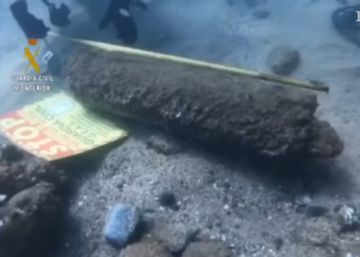 Los buceadores de la Armada detonan el proyectil hallado en una playa de Barcelona
