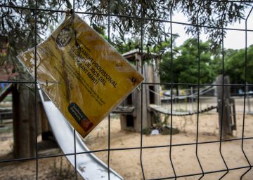 Gronxadors clausurats per estar instal·lats sobre sòl malalt