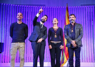 El Parlament condecora a Òscar Camps y Carola Rackete