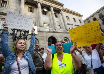Un millar de vecinos marcha contra la inseguridad en Barcelona
