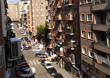 Detenida una mujer tras lanzarse con su hija de dos años desde un segundo piso