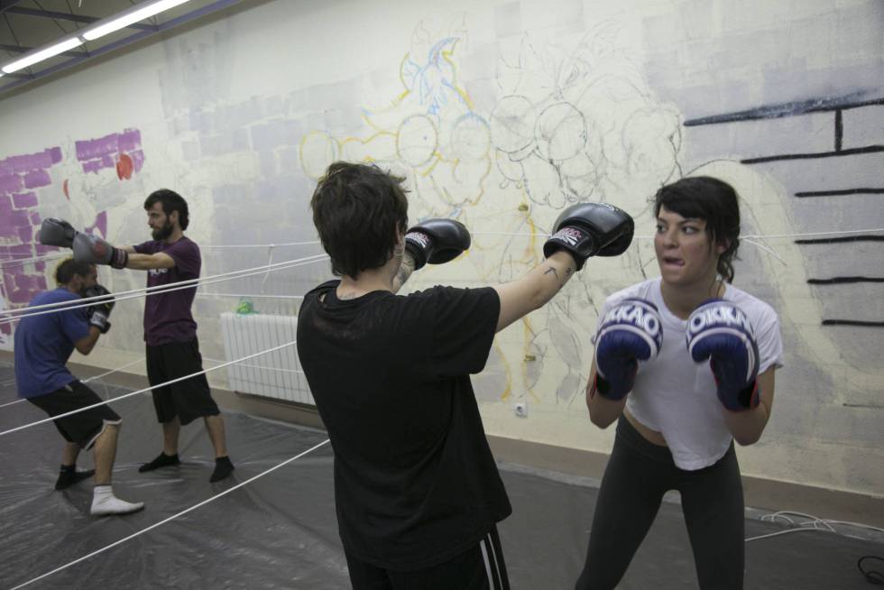 Clase de karate en la Ingobernable.