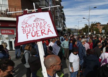 Vecinos y trabajadores marchan para pedir condiciones dignas en el Hospital de Villalba