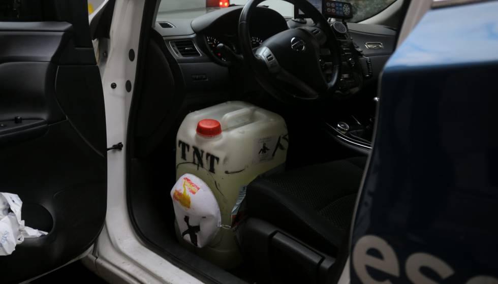 El bidón hallado en Òmnium, en un coche de Mossos.