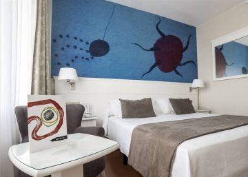 Miró, hotel, cafè i futbol