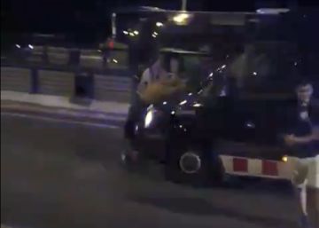 Interior investigará a los Mossos que arrastraron a dos manifestantes con un furgón