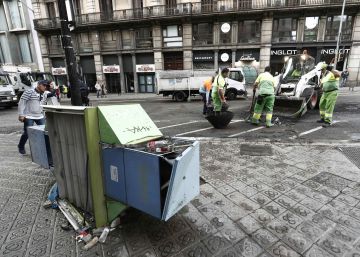 El balance final de los disturbios: 1.044 contenedores, 57 árboles quemados y 2.400 metros de asfalto