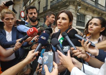 Arrimadas y Álvarez de Toledo hacen campaña en la Vía Laietana