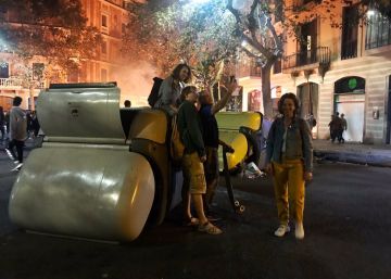 Turismo de barricadas tras las huellas de los destrozos