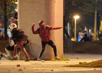 Buscan al responsable de lanzar una bengala que hirió a una mujer
