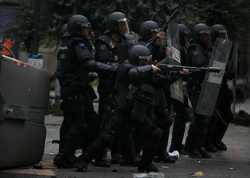 Cuatro personas han perdido la visión de un ojo por pelotas de goma durante los disturbios