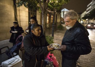La cadena vecinal que ayuda a los refugiados cuando las instituciones no lo hacen
