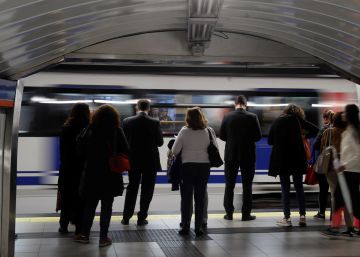 Casi cuatro millones de usuarios pagan con el móvil el metro y el autobús