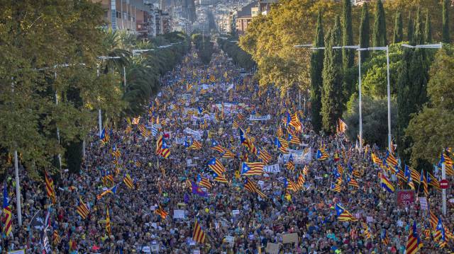 Decenas de miles de personas vuelven a protestar en Barcelona contra la sentencia del ‘procés’