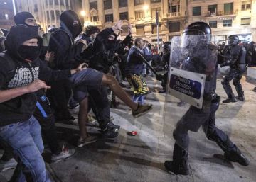 Personalidades catalanas expresan su apoyo a los Mossos y critican a Torra
