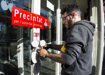 Dos técnicos del Ayuntamiento de Barcelona precintan Pacha