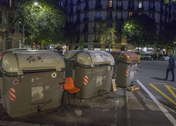 Els contenidors tornen a l’Eixample un mes després de la revolta