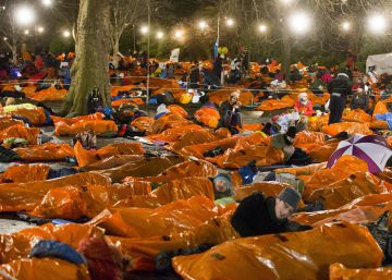 Una noche al raso para visibilizar a los invisibles