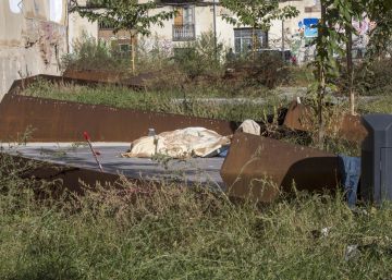 El jardín del IVAM exhibe basura en lugar de esculturas