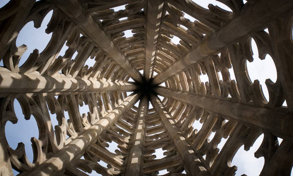 Vista del pináculo del cimborrio de la catedral de Barcelona.