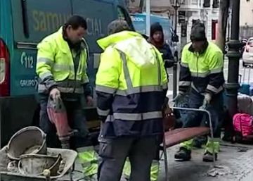 El Ayuntamiento retira el único banco frente al Samur Social