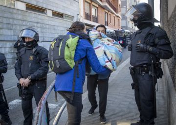 La actuación del Ayuntamiento en los desahucios enfrenta a Colau con los jueces La actuación del Ayuntamiento en los desahucios enfrenta a Colau con los jueces
