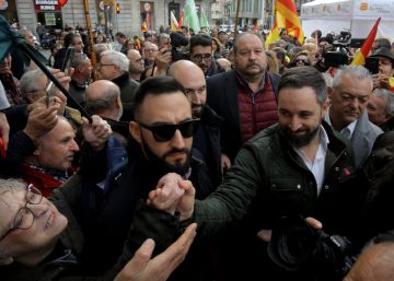 Ciudadanos se desmarca de Vox y abandona la marcha de Barcelona por una pancarta contra la ley de violencia de género