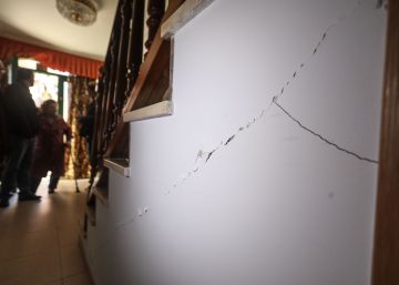 Vivir con miedo a las grietas que provoca el metro en el Este de Madrid Vivir con miedo a las grietas que provoca el metro en el Este de Madrid
