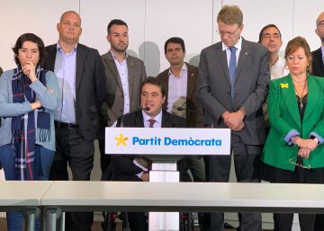 Los posconvergentes apuestan por integrarse en un nuevo partido liderado por Puigdemont Los posconvergentes apuestan por integrarse en un nuevo partido liderado por Puigdemont