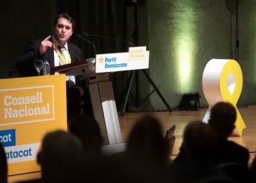 El PDeCAT aprueba integrarse en el nuevo partido de Puigdemont El PDeCAT aprueba integrarse en el nuevo partido de Puigdemont