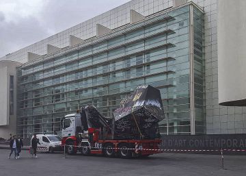 ‘La ola’ de Oteiza, junto al Macba, a restauración