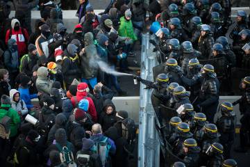 La policia francesa frena manifestants de Tsunami Democràtic a la frontera amb França.