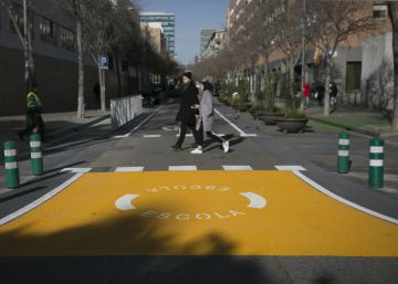 Barcelona planea hacer una plaza delante de cada escuela
