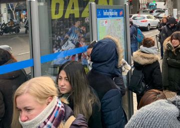 Las quejas obligan a reforzar el autobús que sustituye a la línea 4 Las quejas obligan a reforzar el autobús que sustituye a la línea 4