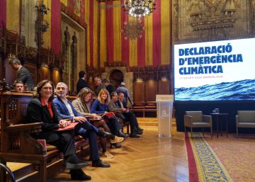 ‘Fast food’ lejos de las escuelas o menos aire frío en las tiendas, la cara B de la declaración de emergencia climática