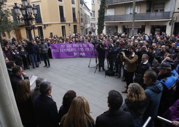 Un ‘mosso’ mata con su arma reglamentaria a su expareja en Terrassa Un ‘mosso’ mata con su arma reglamentaria a su expareja en Terrassa