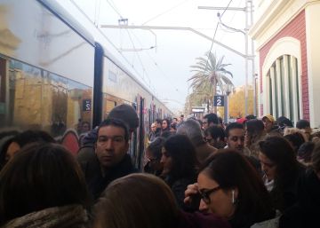 Renfe apea a todos los viajeros de un tren en Montgat, por exceso de trabajo del maquinista