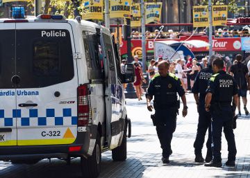 Herido crítico un trabajador del Ayuntamiento de Barcelona en un robo violento en plaza de Sant Jaume Herido crítico un trabajador del Ayuntamiento de Barcelona en un robo violento en plaza de Sant Jaume