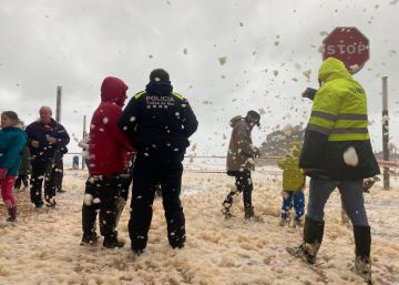Tossa de Mar, inundada por espuma marítima