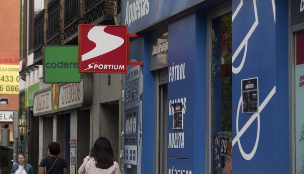 Tres casas de apuestas en el distrito de Vallecas.